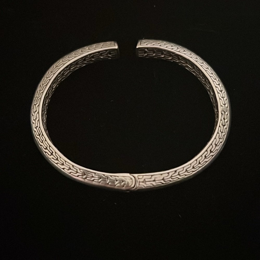Luxury Artisan of Bali Oval Cuff. Artisan-crafted of solid sterling silver.